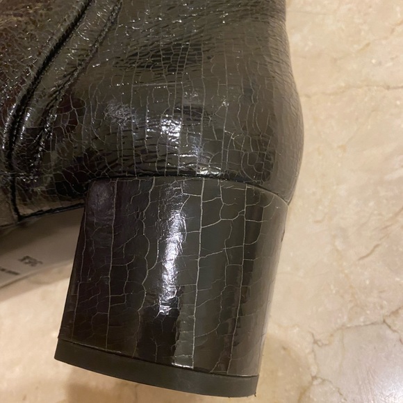 Saint Laurent Lou Boots - Picture 4 of 13